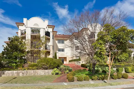 4/28 Mortimer Lewis Drive, Huntleys Cove Sold by Sydney Sotheby's International Realty