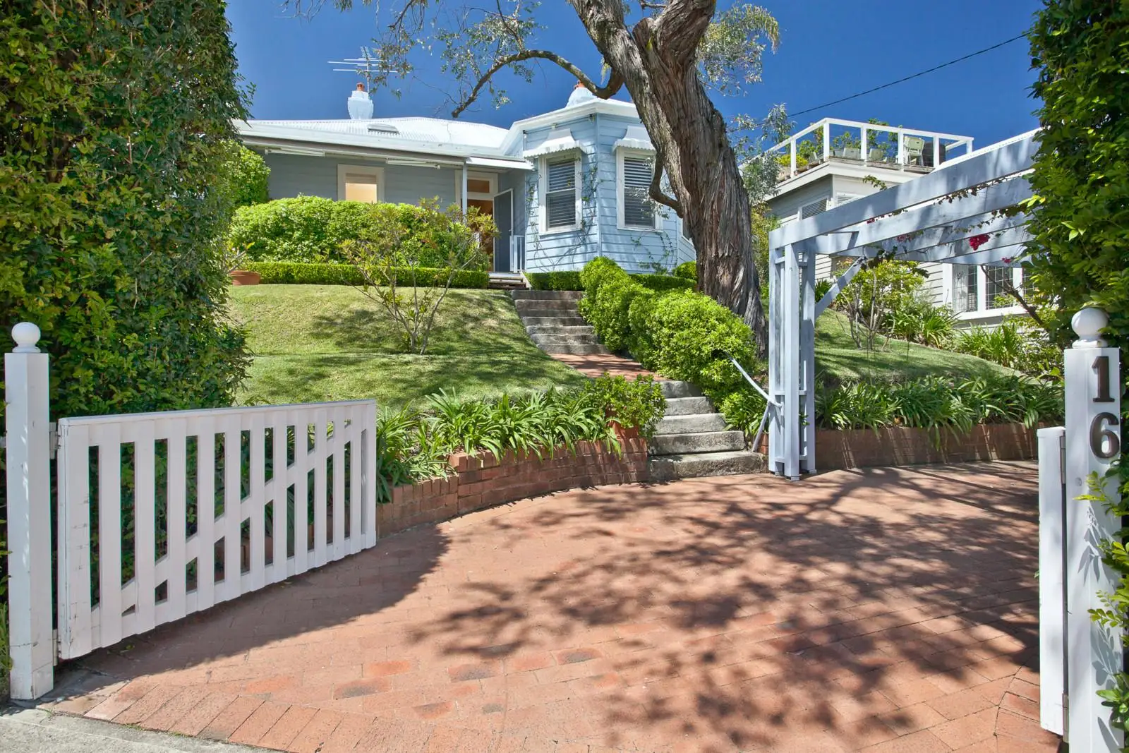 16 Bell Street, Watsons Bay Sold by Sydney Sotheby's International Realty - image 2