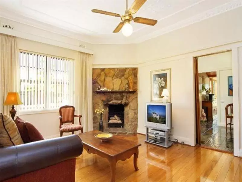 18 Mons Avenue, Maroubra Sold by Sydney Sotheby's International Realty - image 3