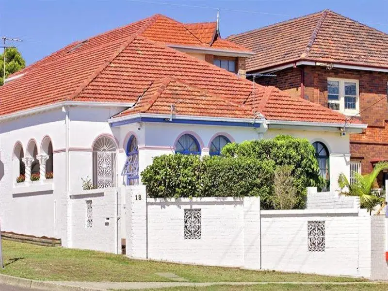 18 Mons Avenue, Maroubra Sold by Sydney Sotheby's International Realty - image 1