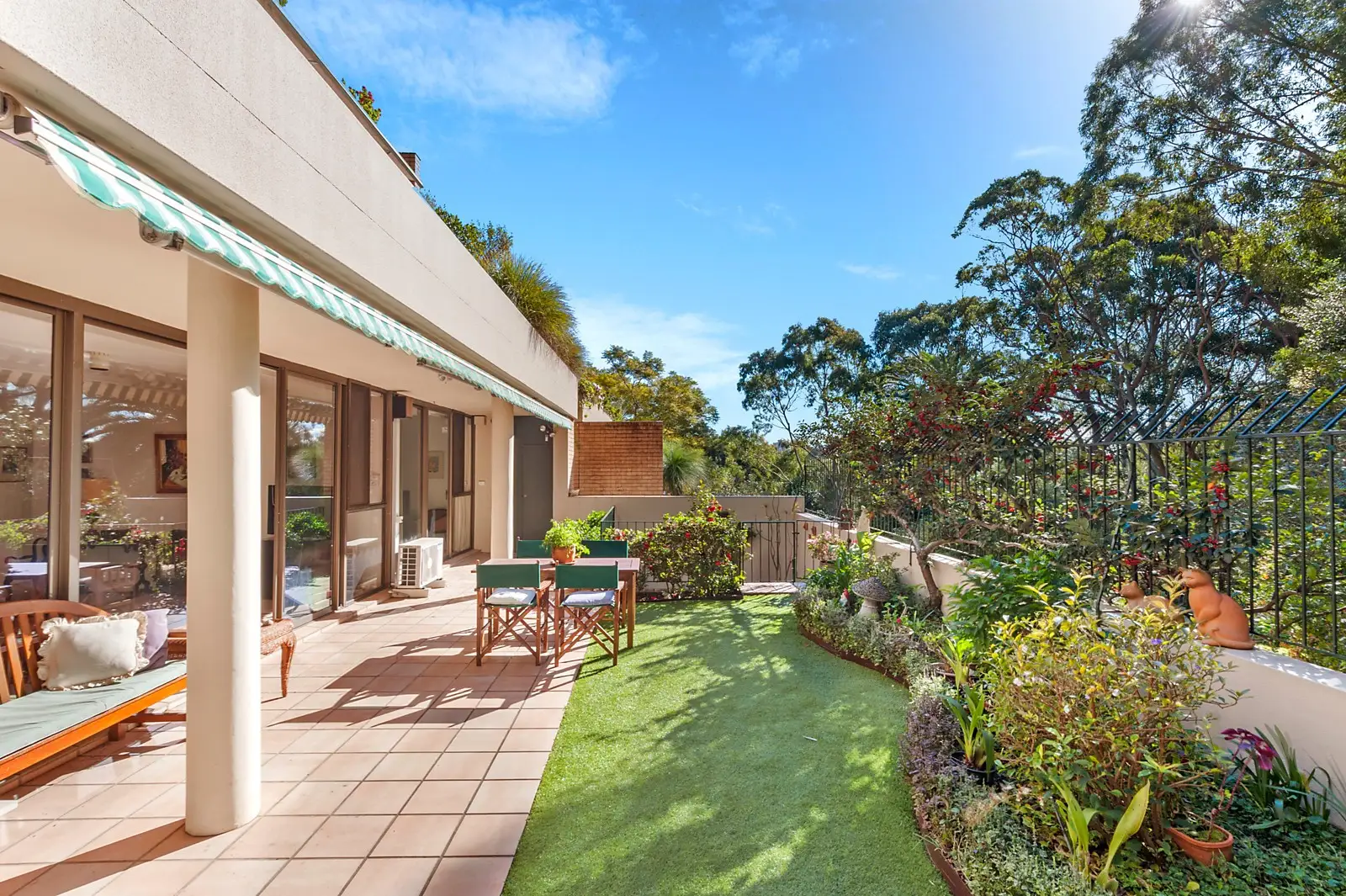 3/8 Fig Tree Lane (3/18 Small Street), Woollahra Sold by Sydney Sotheby's International Realty - image 1