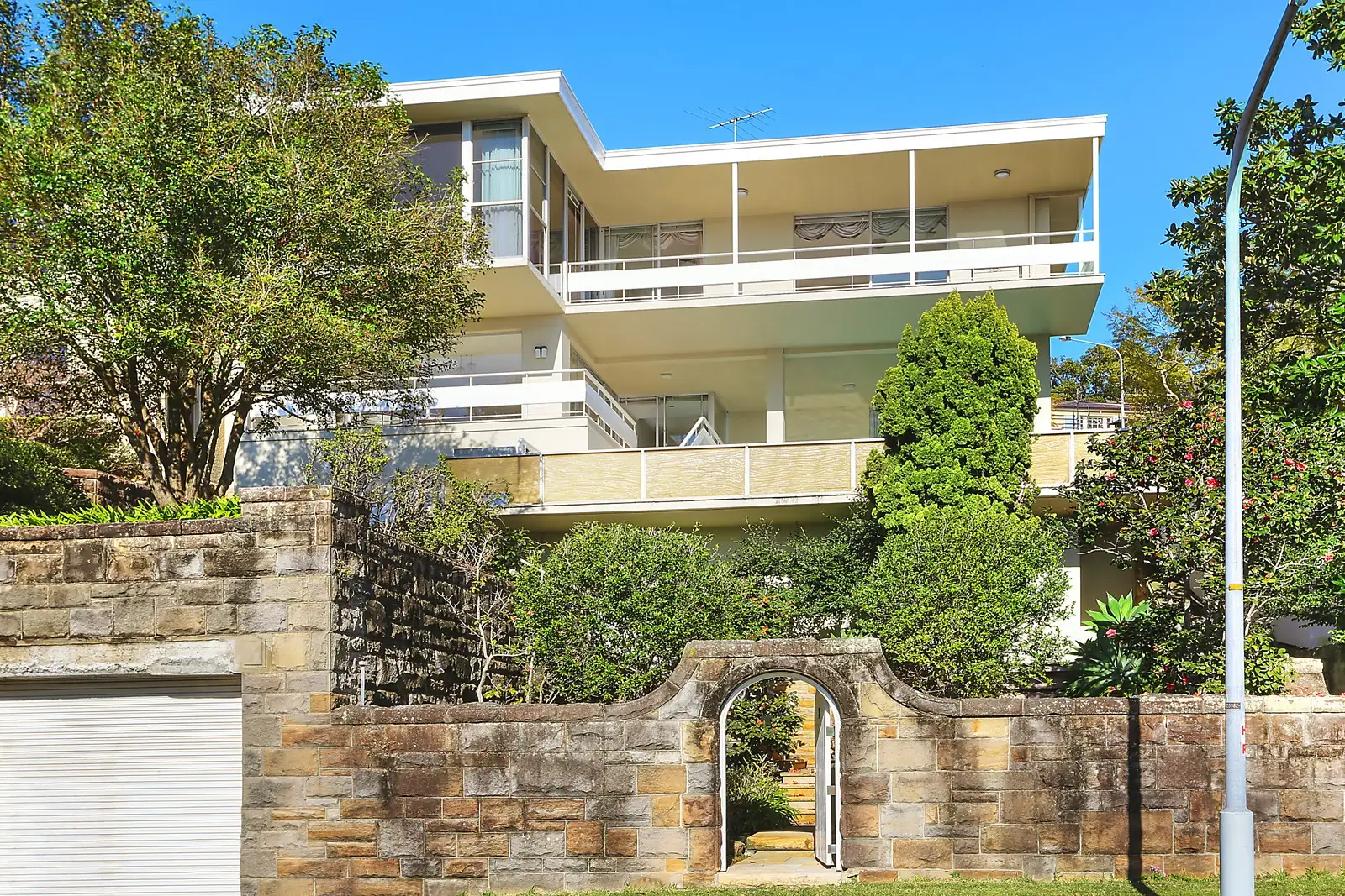 10 Wentworth Place (also Known As 10 Wyuna Road), Point Piper Sold by Sydney Sotheby's International Realty - image 2