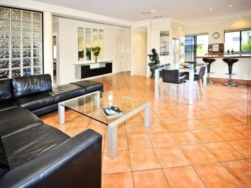 261 Storey Street, Maroubra Sold by Sydney Sotheby's International Realty - image 2