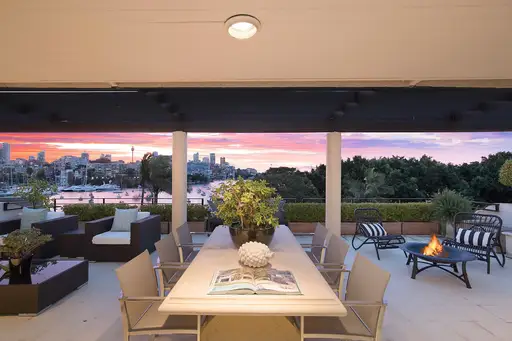 2/21 Yarranabbe Road, Darling Point Sold by Sydney Sotheby's International Realty