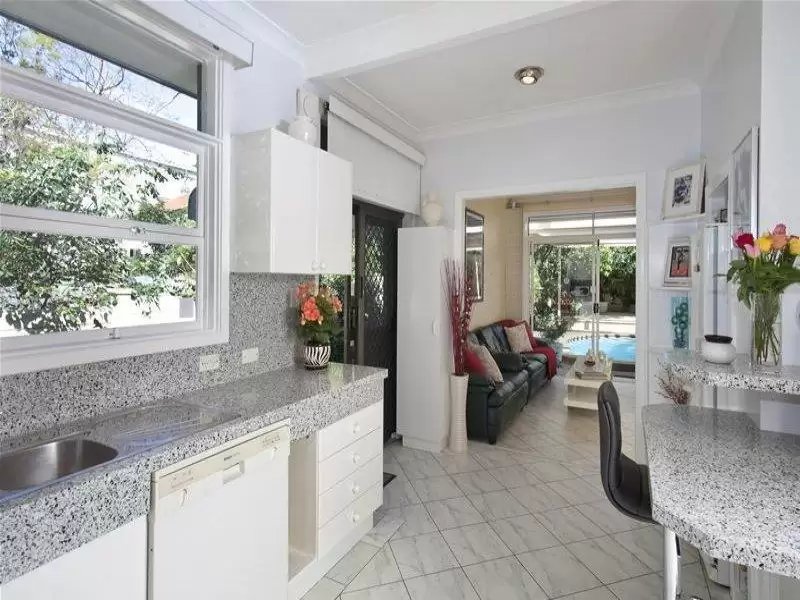18 Marian Street, Coogee Sold by Sydney Sotheby's International Realty - image 3