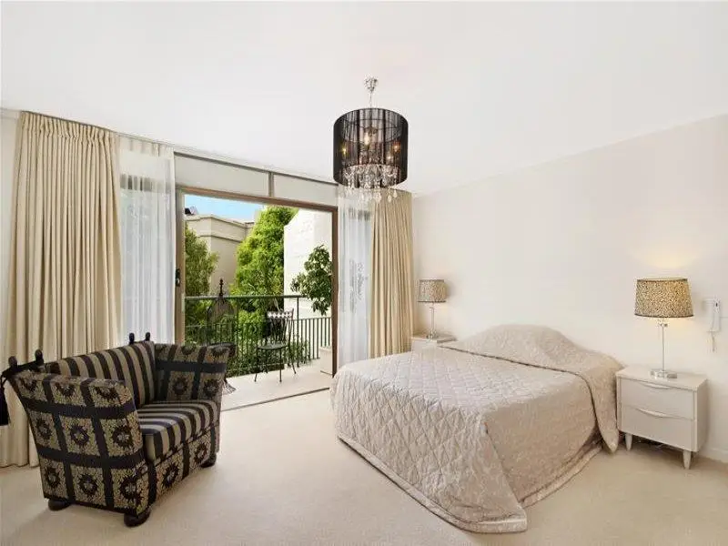 4/93 Ocean Street, Woollahra Sold by Sydney Sotheby's International Realty - image 2