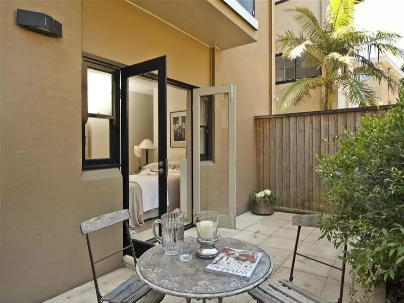 1/4 New Beach Road, Darling Point Sold by Sydney Sotheby's International Realty - image 9