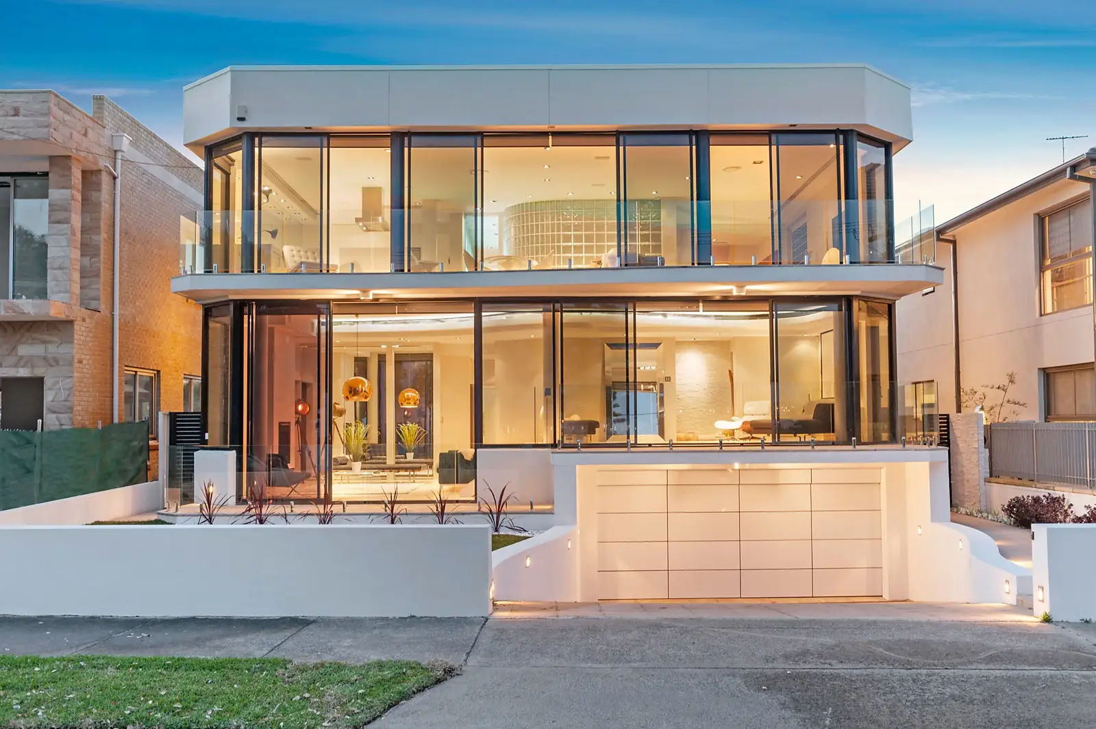 37 The Grand Parade, Brighton-le-sands Sold by Sydney Sotheby's International Realty - image 2