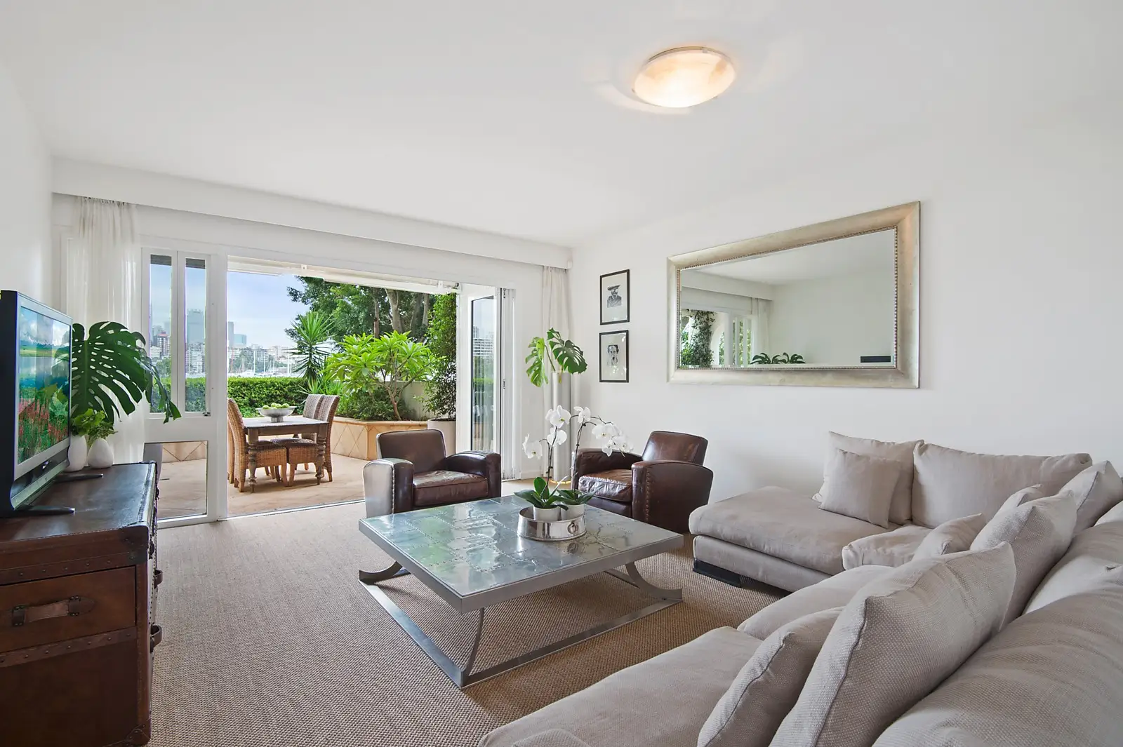 61 New Beach Road, Darling Point Sold by Sydney Sotheby's International Realty - image 2