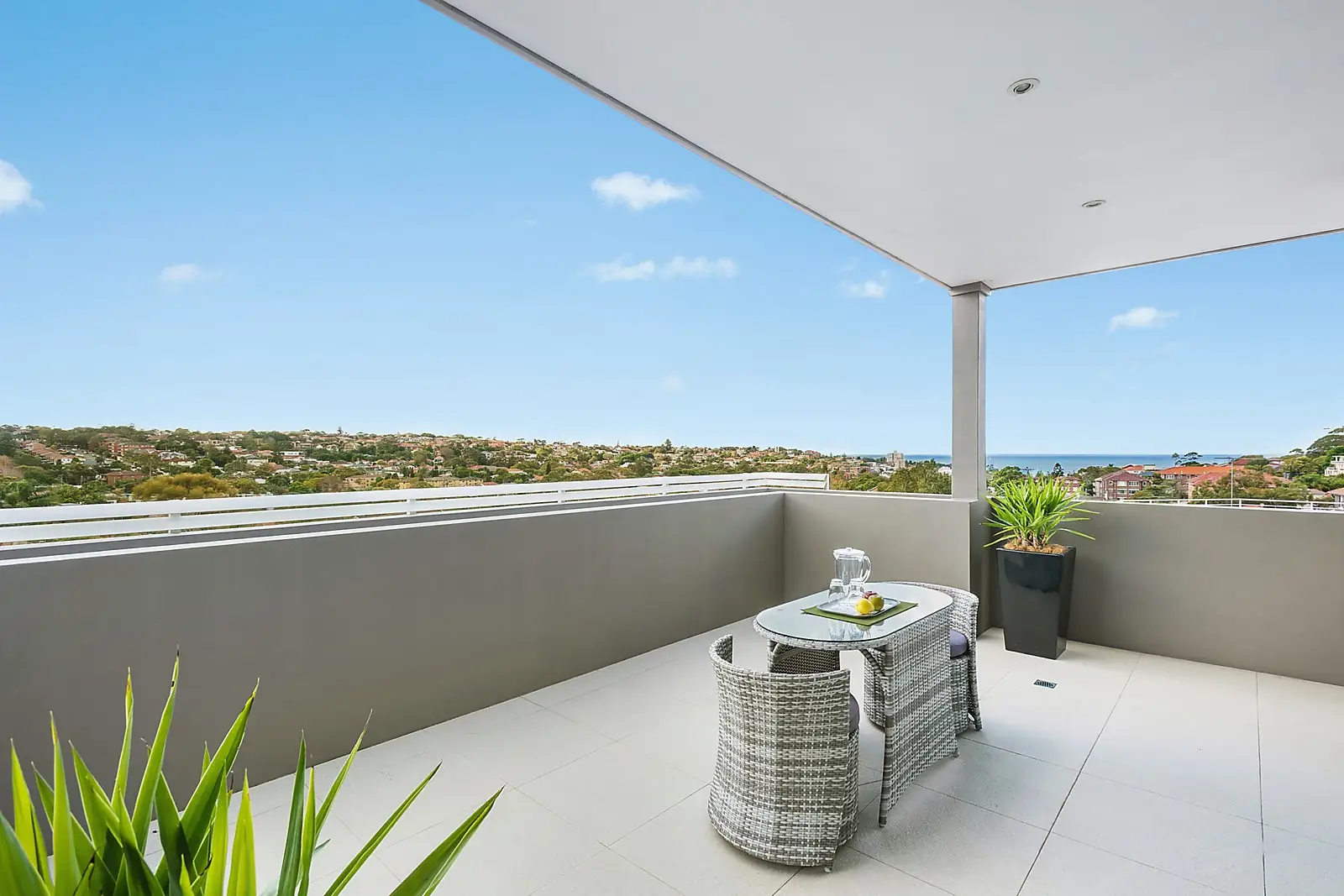 8/38 Coogee Bay Road, Randwick Sold by Sydney Sotheby's International Realty - image 1