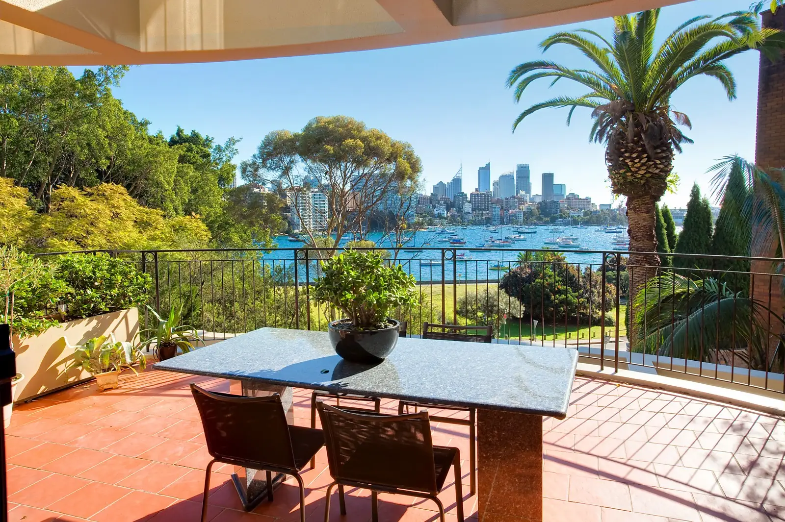 38 Yarranabbe Road, Darling Point Sold by Sydney Sotheby's International Realty - image 1