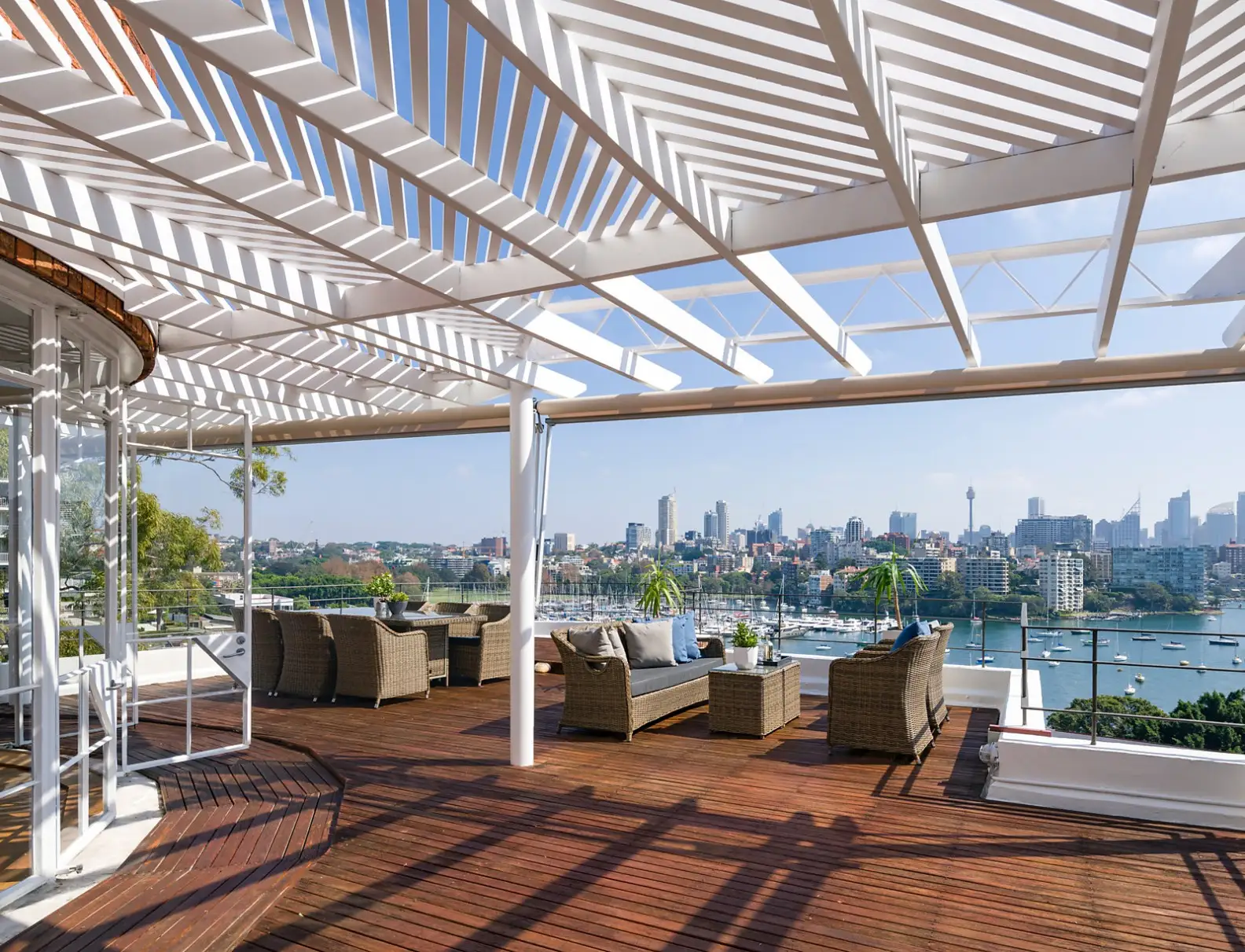 6/24 Yarranabbe Road, Darling Point Sold by Sydney Sotheby's International Realty - image 2