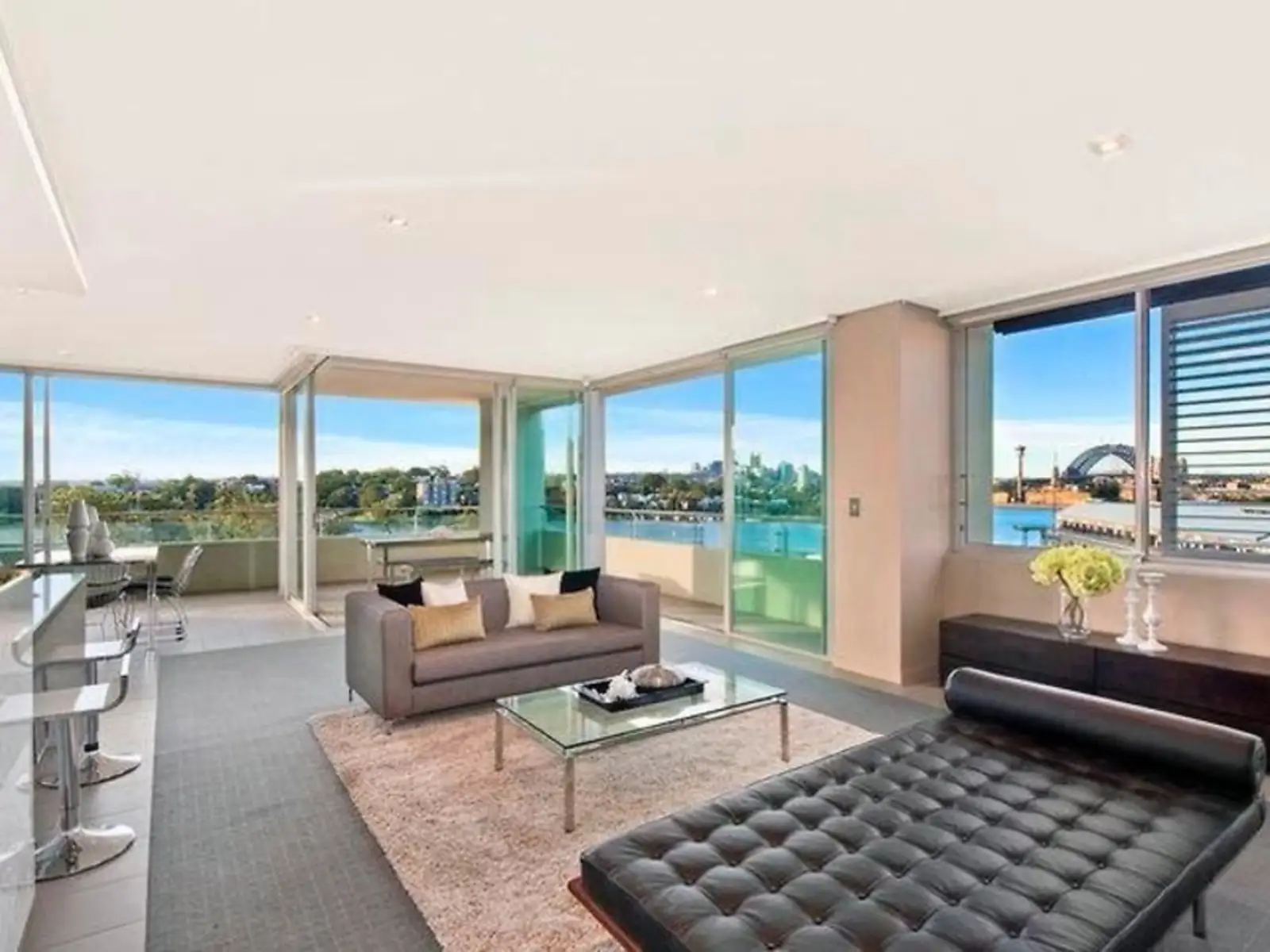 308/2 Point Street, Pyrmont Sold by Sydney Sotheby's International Realty - image 2