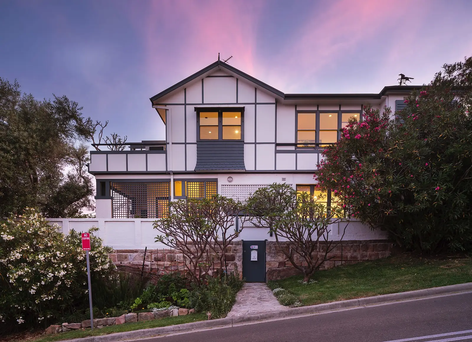 82 Beach Street, Coogee Sold by Sydney Sotheby's International Realty - image 1