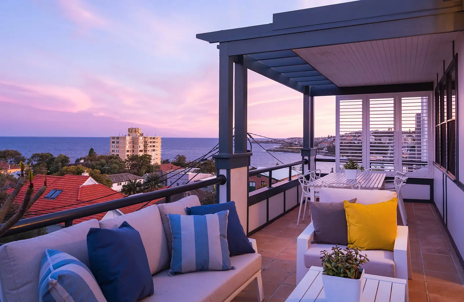 82 Beach Street, Coogee Sold by Sydney Sotheby's International Realty - image 2