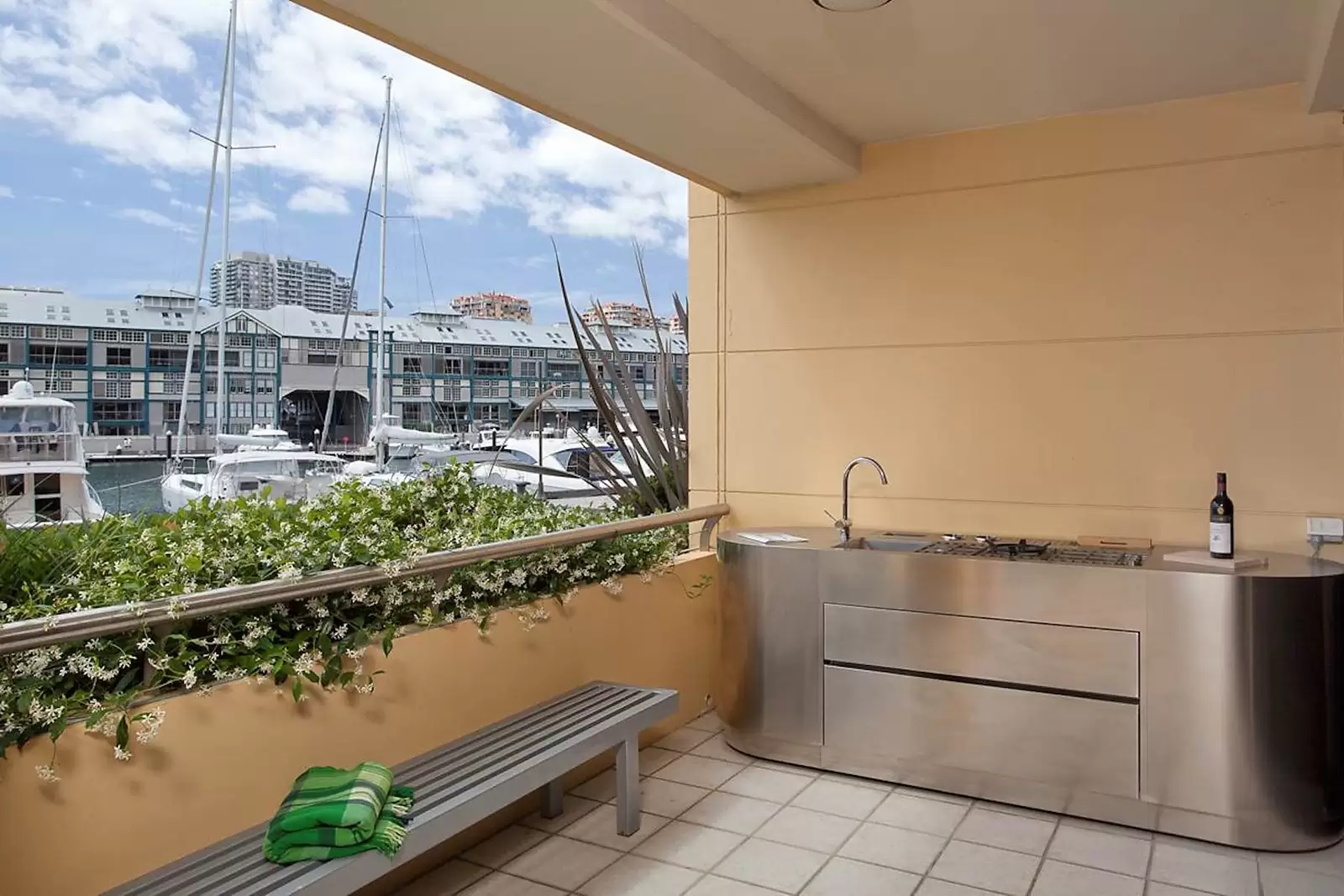 16/10 Lincoln Crescent, Woolloomooloo Sold by Sydney Sotheby's International Realty - image 1