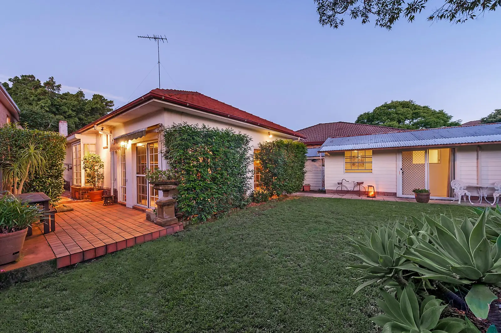 24 Kerr Crescent, Pagewood Sold by Sydney Sotheby's International Realty - image 2