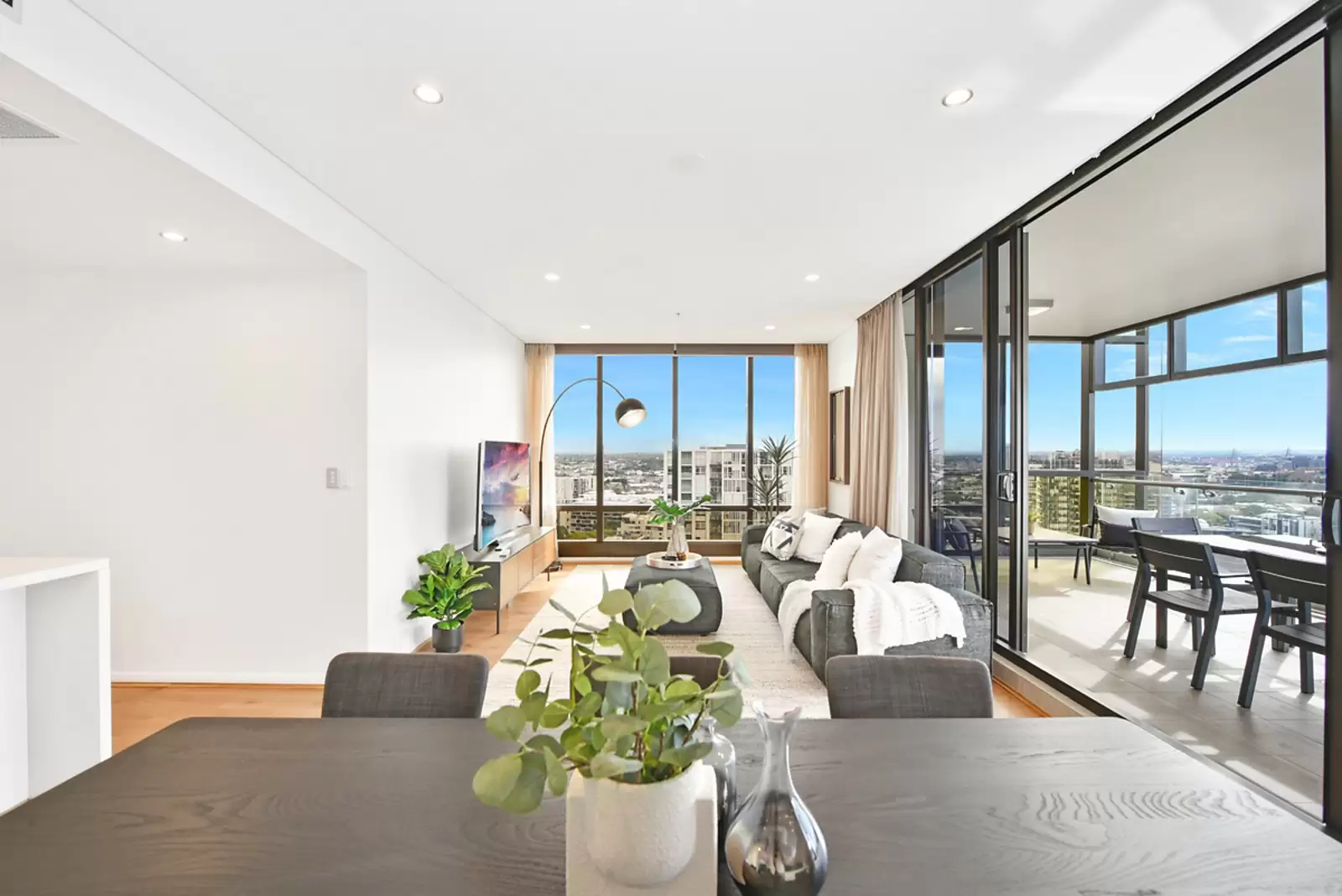 2312/20 Gadigal Avenue, Zetland Sold by Sydney Sotheby's International Realty - image 3