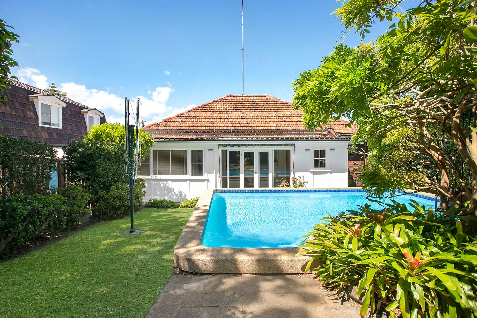 106 Mons Avenue, Maroubra Sold by Sydney Sotheby's International Realty - image 2
