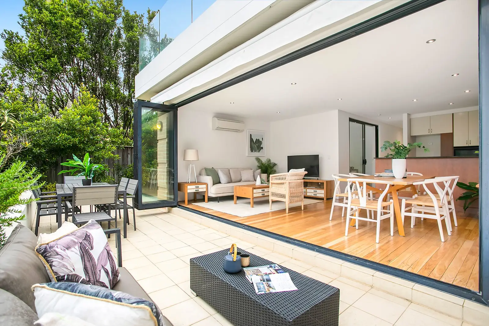 4/55-57 Carr Street, Coogee Sold by Sydney Sotheby's International Realty - image 1