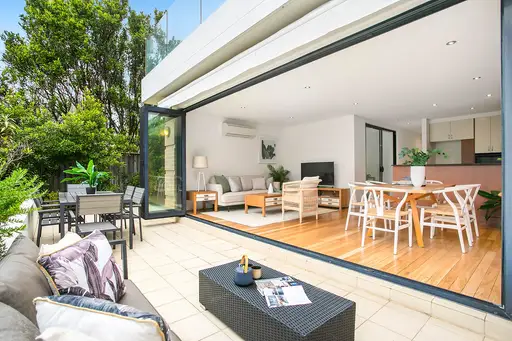 4/55-57 Carr Street, Coogee Sold by Sydney Sotheby's International Realty
