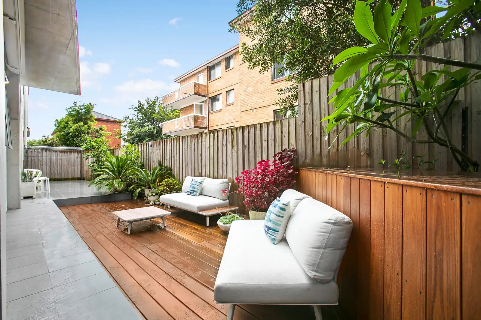 2/23 Byron Street, Coogee Sold by Sydney Sotheby's International Realty - image 1