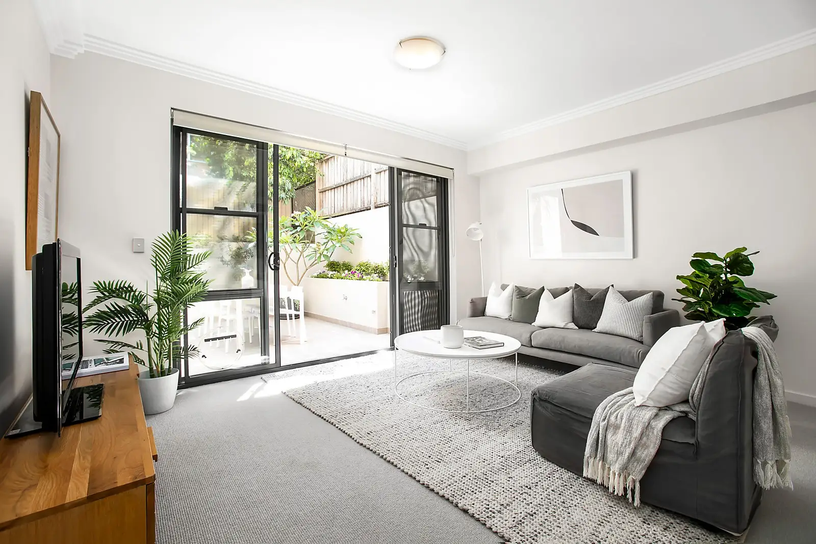 2/10-18 Bay Street, Coogee Sold by Sydney Sotheby's International Realty - image 2