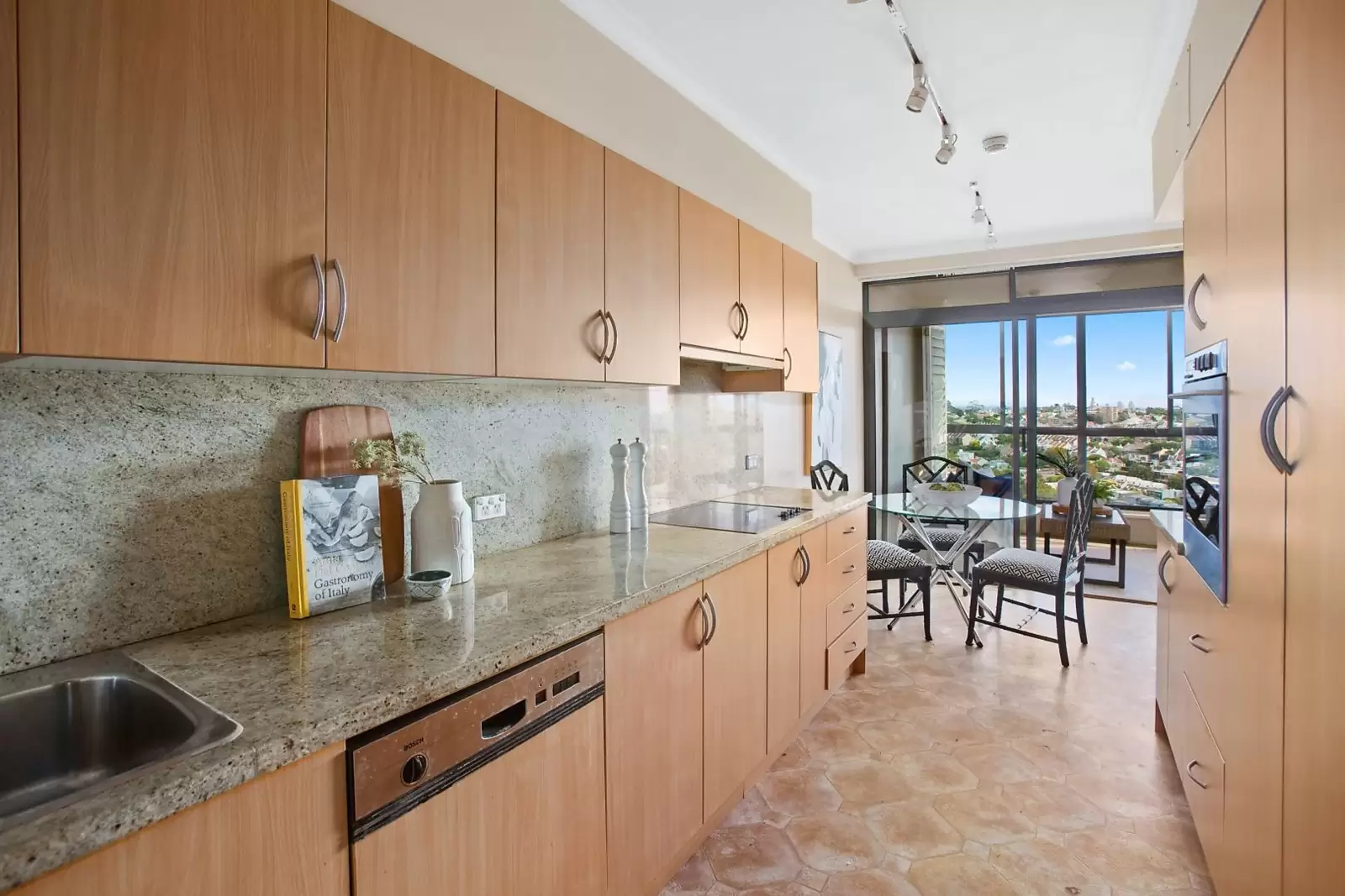 1801/180 Ocean Street, Edgecliff Sold by Sydney Sotheby's International Realty - image 3