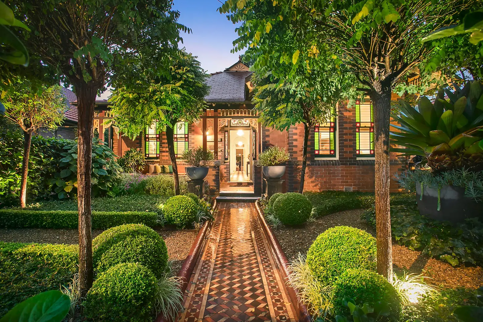 85 Todman Avenue, Kensington Sold by Sydney Sotheby's International Realty - image 1