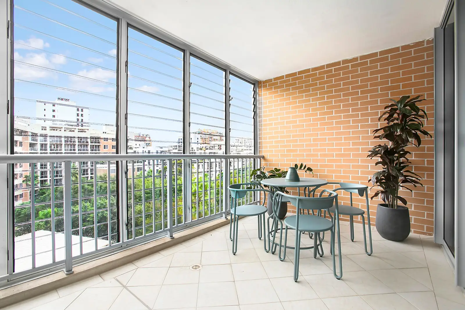 322/9 Crystal Street, Waterloo Sold by Sydney Sotheby's International Realty - image 2