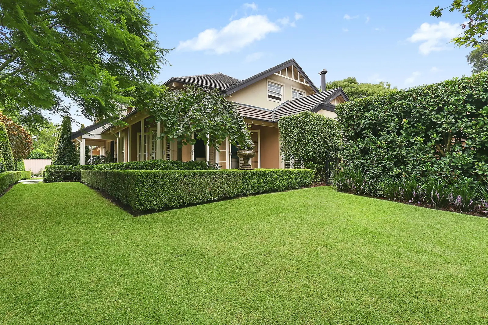 8 Penrhyn Avenue, Pymble Sold by Sydney Sotheby's International Realty - image 3