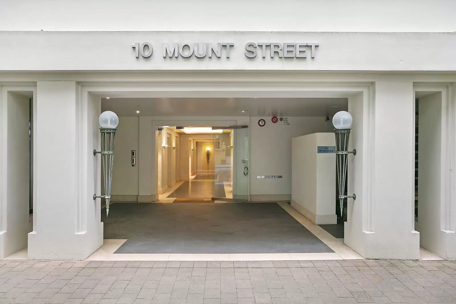 204/10 Mount Street, North Sydney Sold by Sydney Sotheby's International Realty - image 6