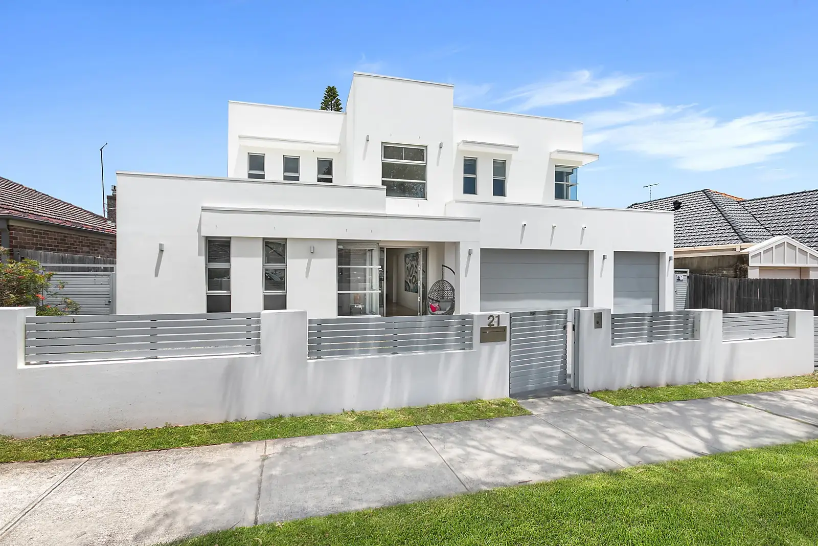 21 Paine Street, Maroubra Sold by Sydney Sotheby's International Realty - image 2