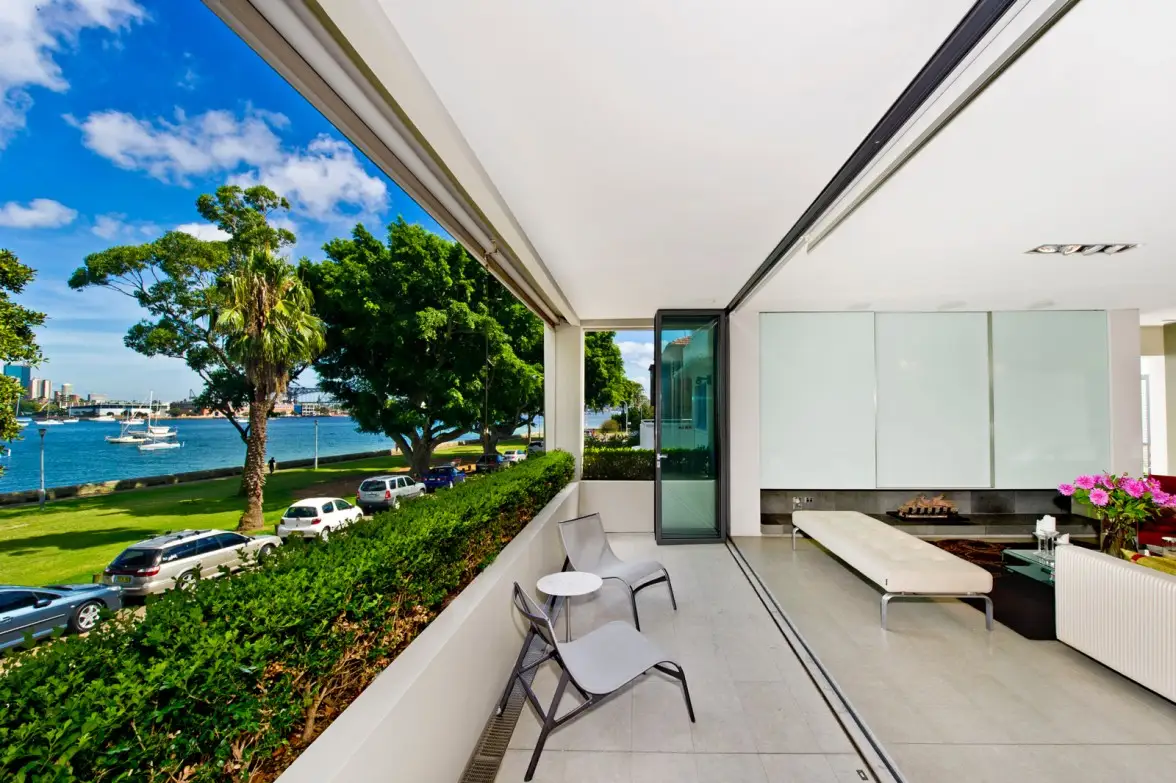 74B New Beach Road, Darling Point Sold by Sydney Sotheby's International Realty - image 1