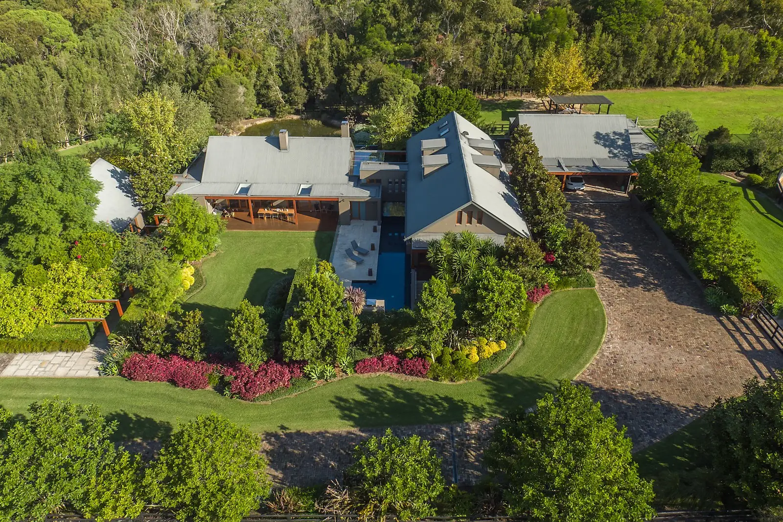394 Wyong Road, Duffys Forest Sold by Sydney Sotheby's International Realty - image 2