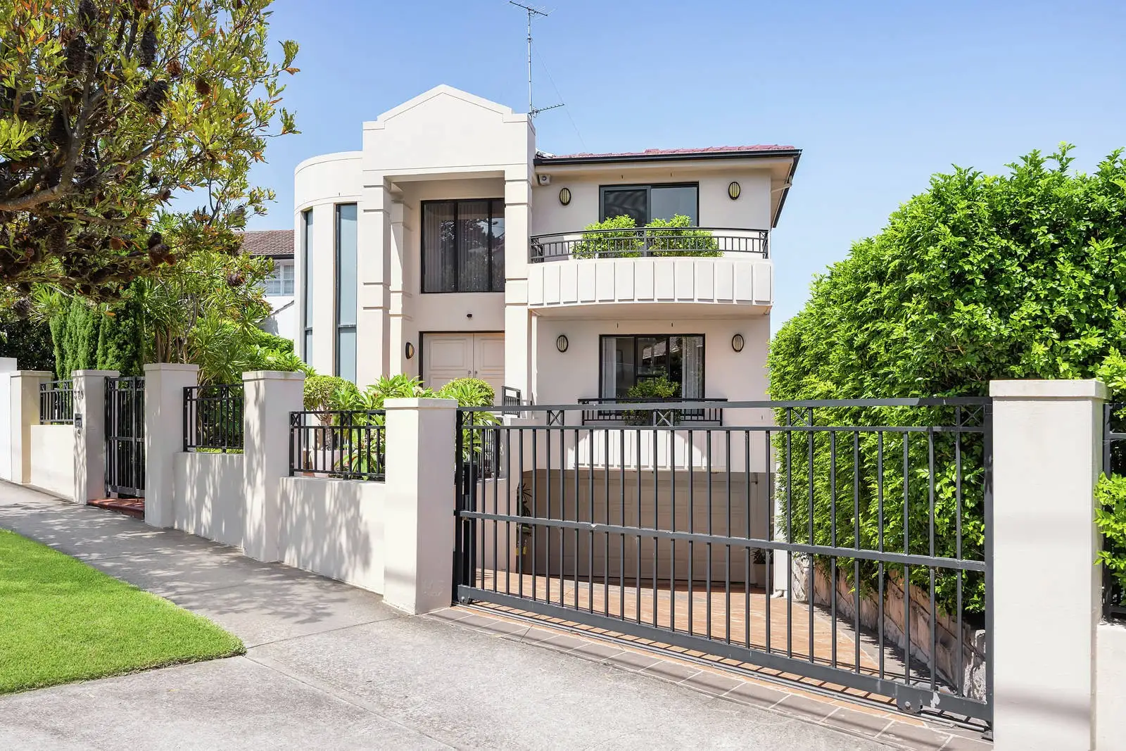 379 Malabar Road, Maroubra Sold by Sydney Sotheby's International Realty - image 2