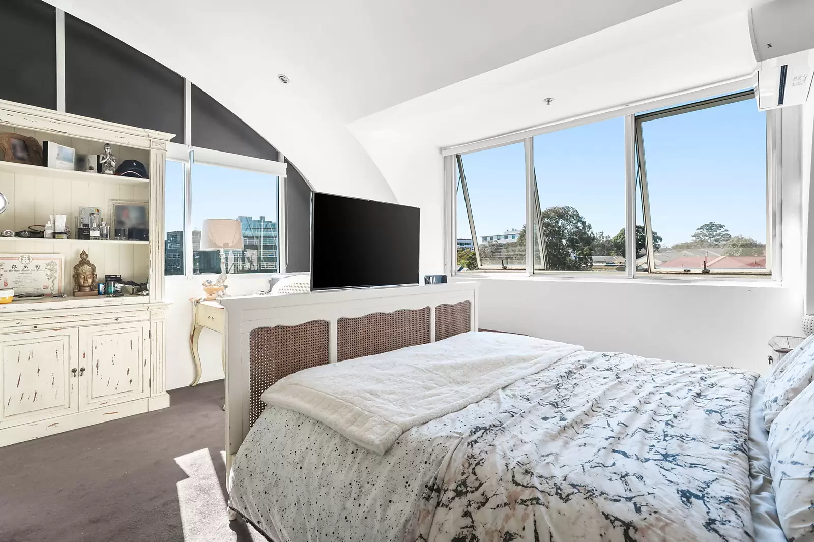 Photo #6: 27/8-14 Brumby Street, Surry Hills - Sold by Sydney Sotheby's International Realty