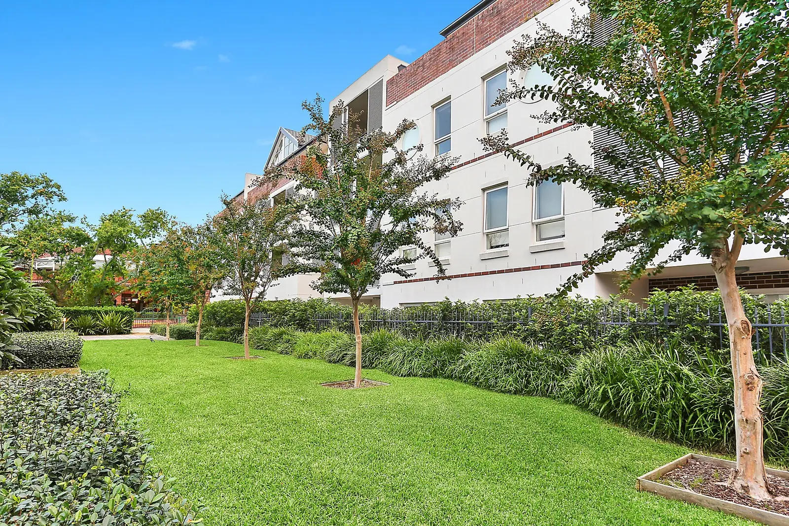 202/657 Pacific Highway, Killara Sold by Sydney Sotheby's International Realty - image 1