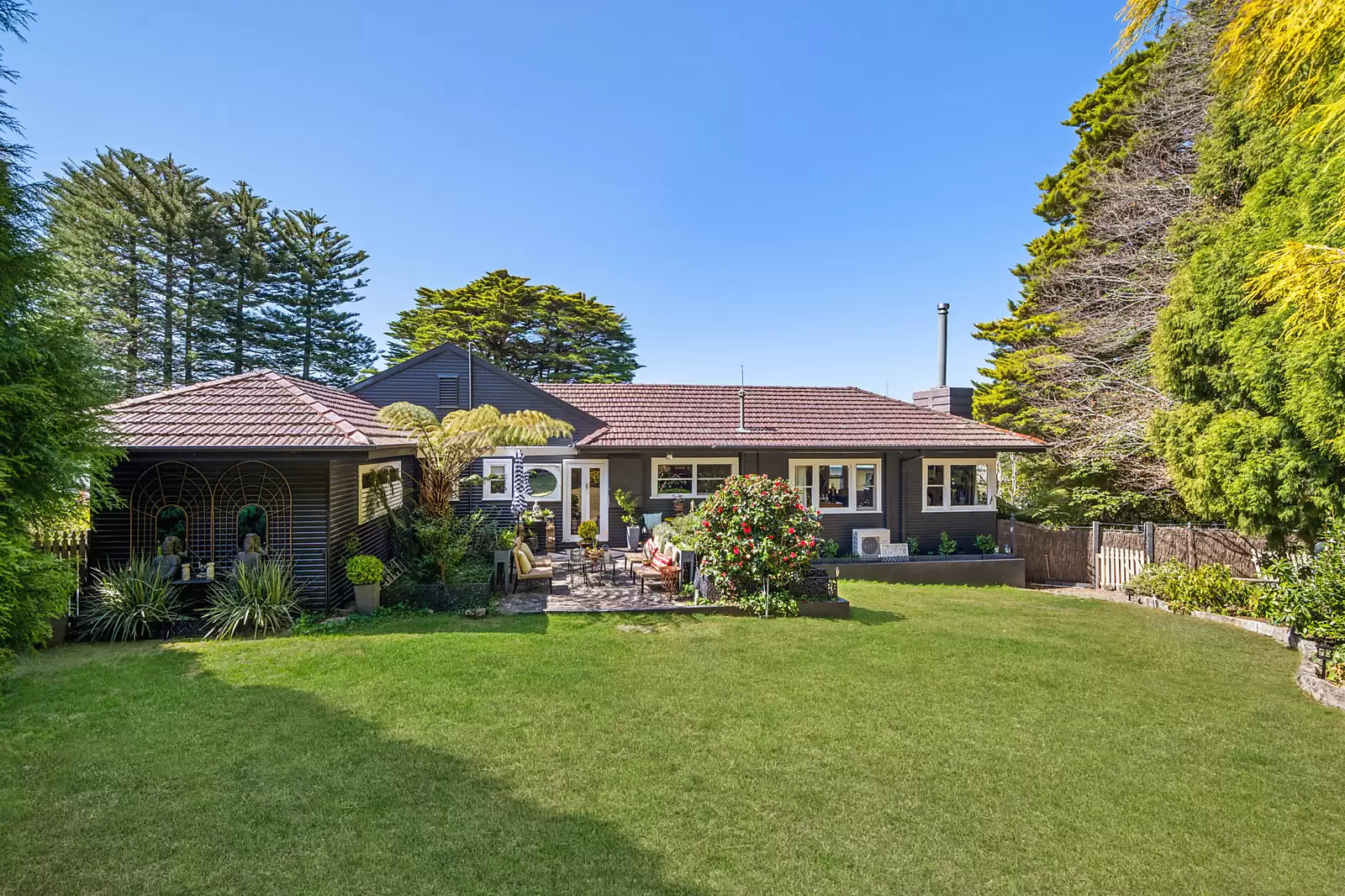 116 Craigend Street, Leura For Sale by Sydney Sotheby's International Realty - image 2