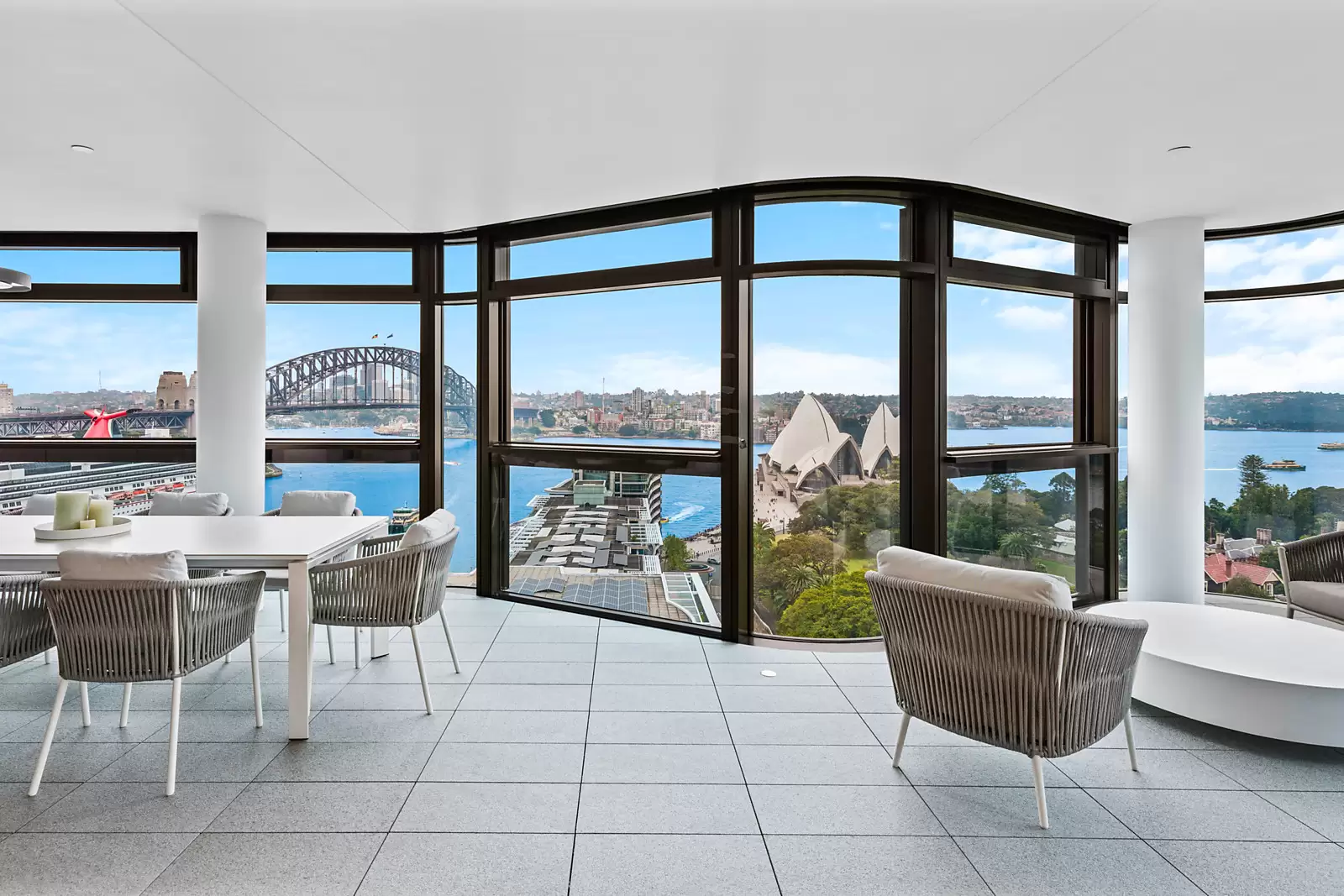 1801/71 Macquarie Street, Sydney Sold by Sydney Sotheby's International Realty - image 3