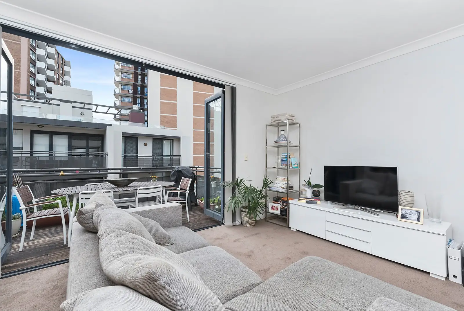 7/265 Crown Street, Surry Hills Sold by Sydney Sotheby's International Realty - image 1
