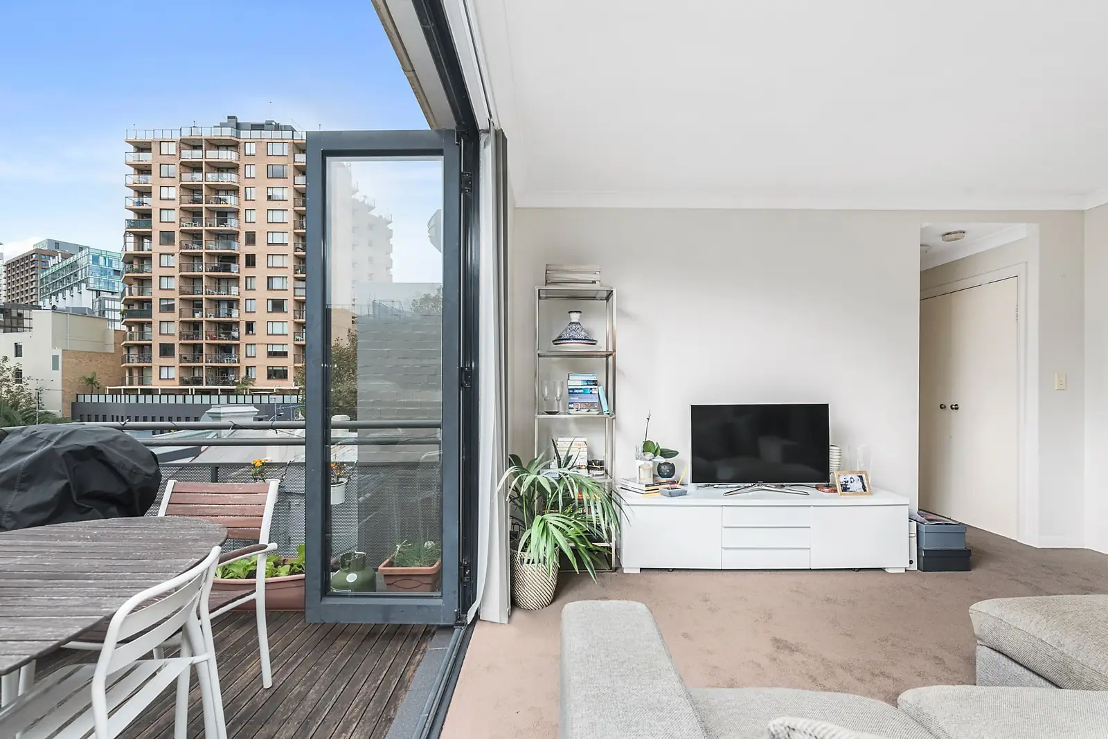 7/265 Crown Street, Surry Hills Sold by Sydney Sotheby's International Realty - image 2