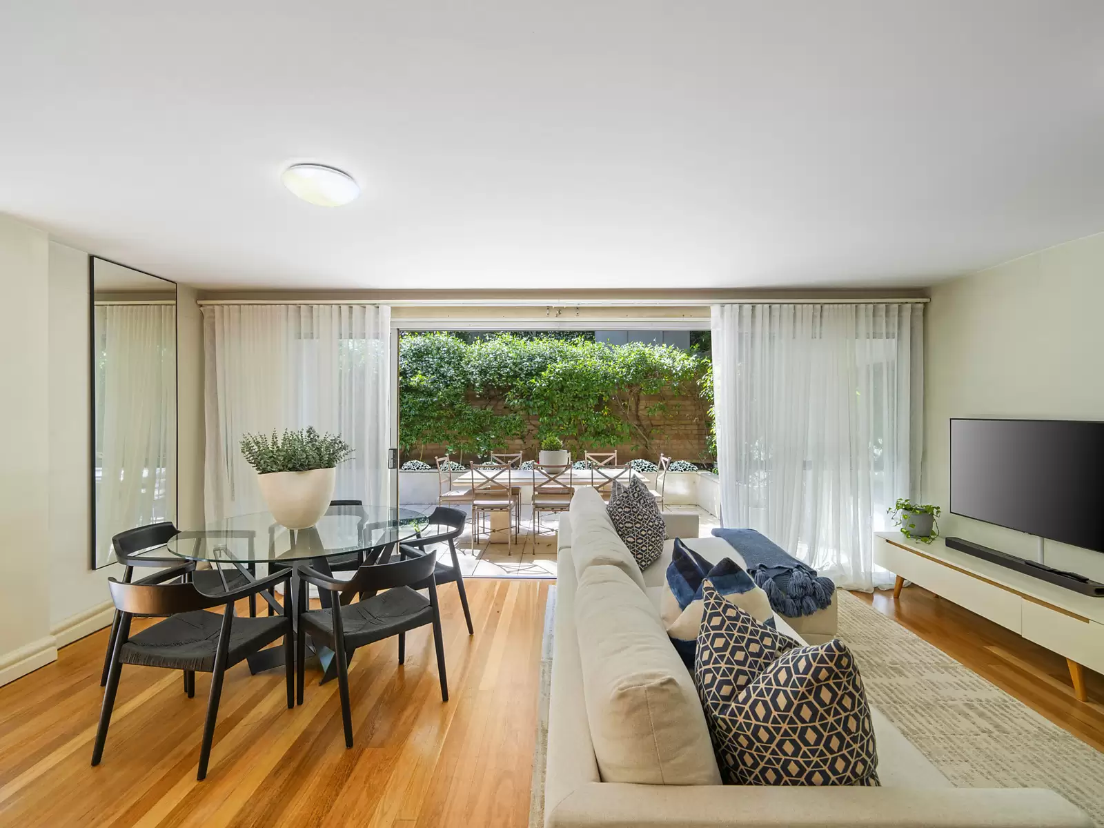 5/54 Darling Point Road, Darling Point Sold by Sydney Sotheby's International Realty - image 2