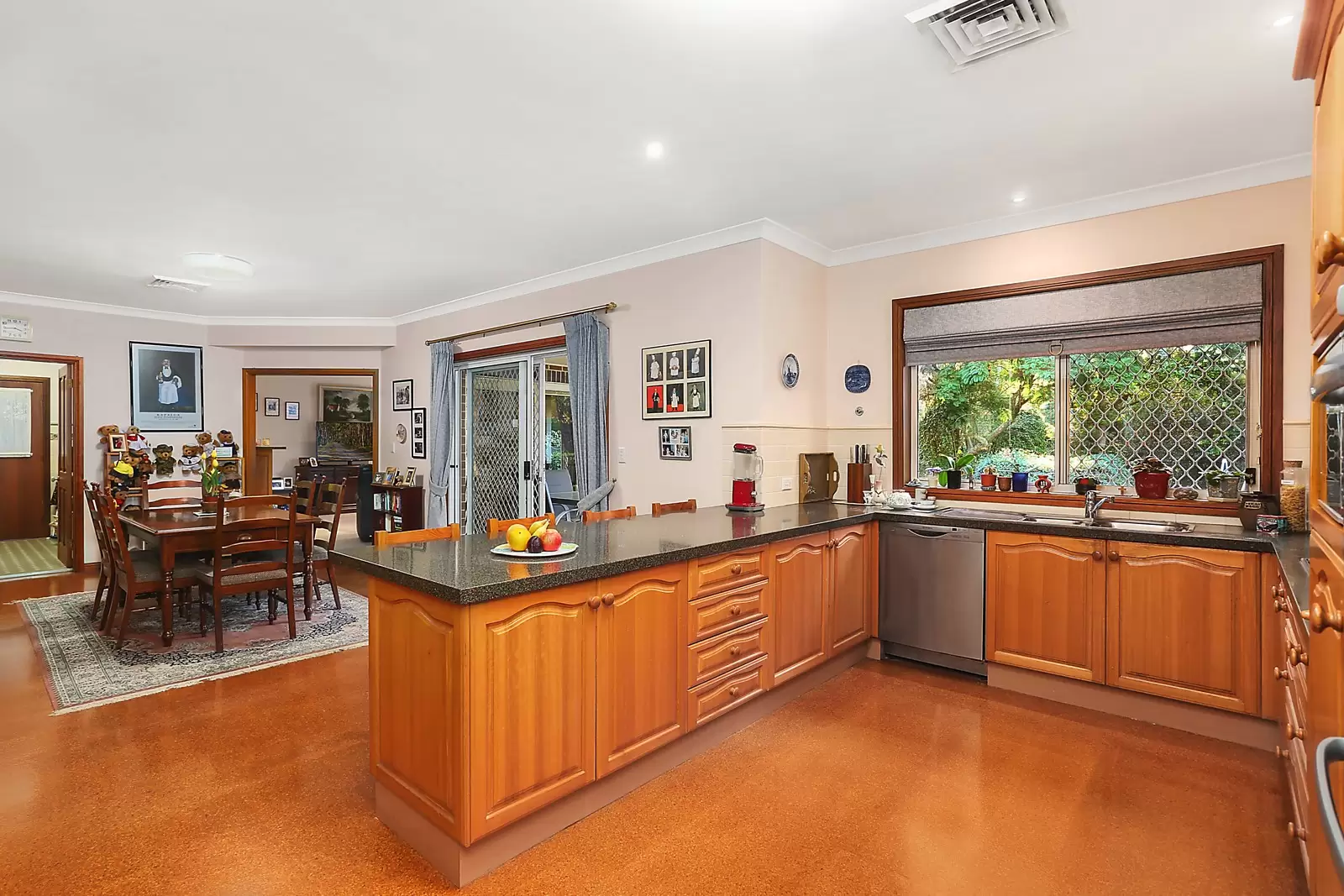 7 Bettowynd Road, Pymble Sold by Sydney Sotheby's International Realty - image 5