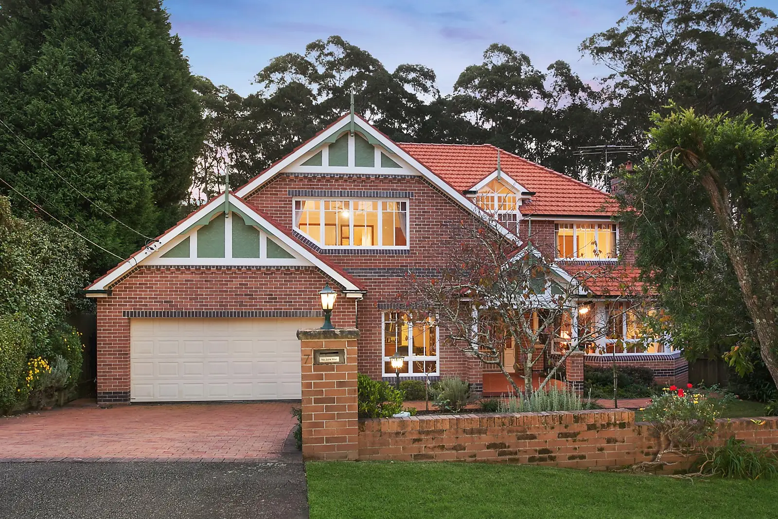 7 Bettowynd Road, Pymble Sold by Sydney Sotheby's International Realty - image 2