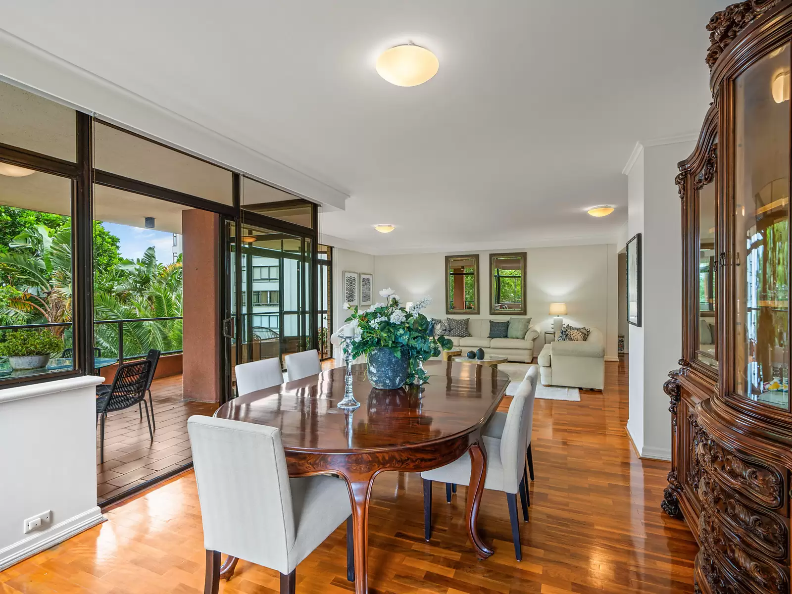 Photo #5: 3A/81 Darling Point Road, Darling Point - Auction by Sydney Sotheby's International Realty