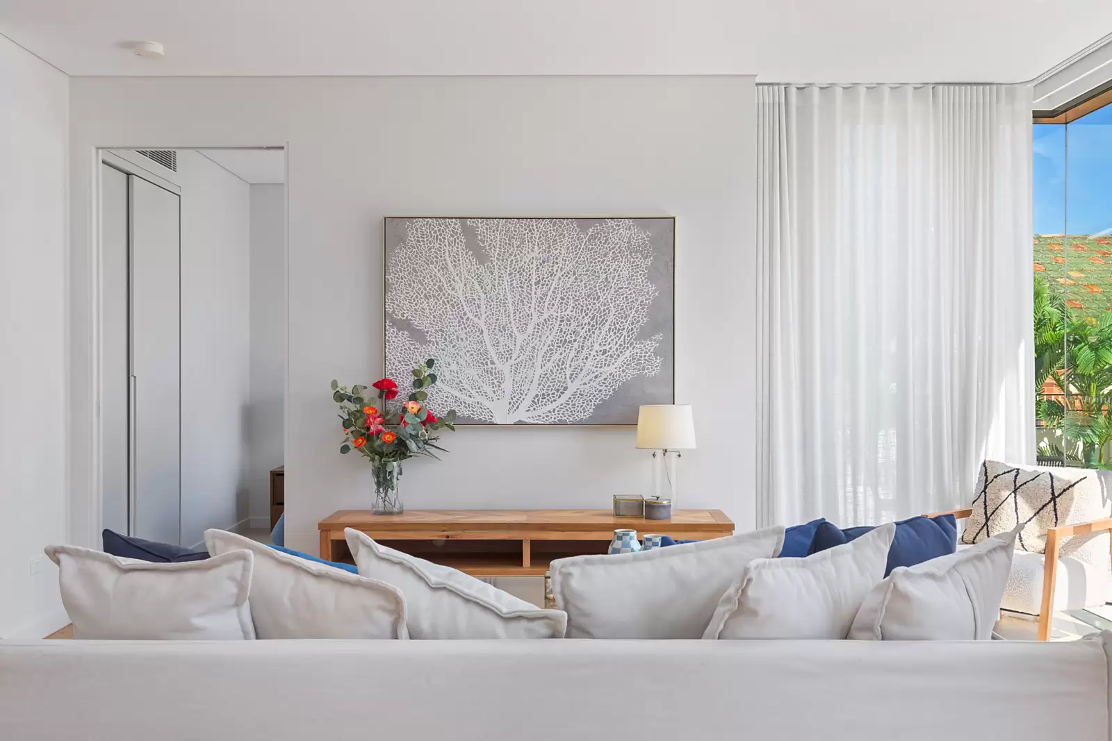 305/105 Wellington Street, Bondi Beach Auction by Sydney Sotheby's International Realty - image 2
