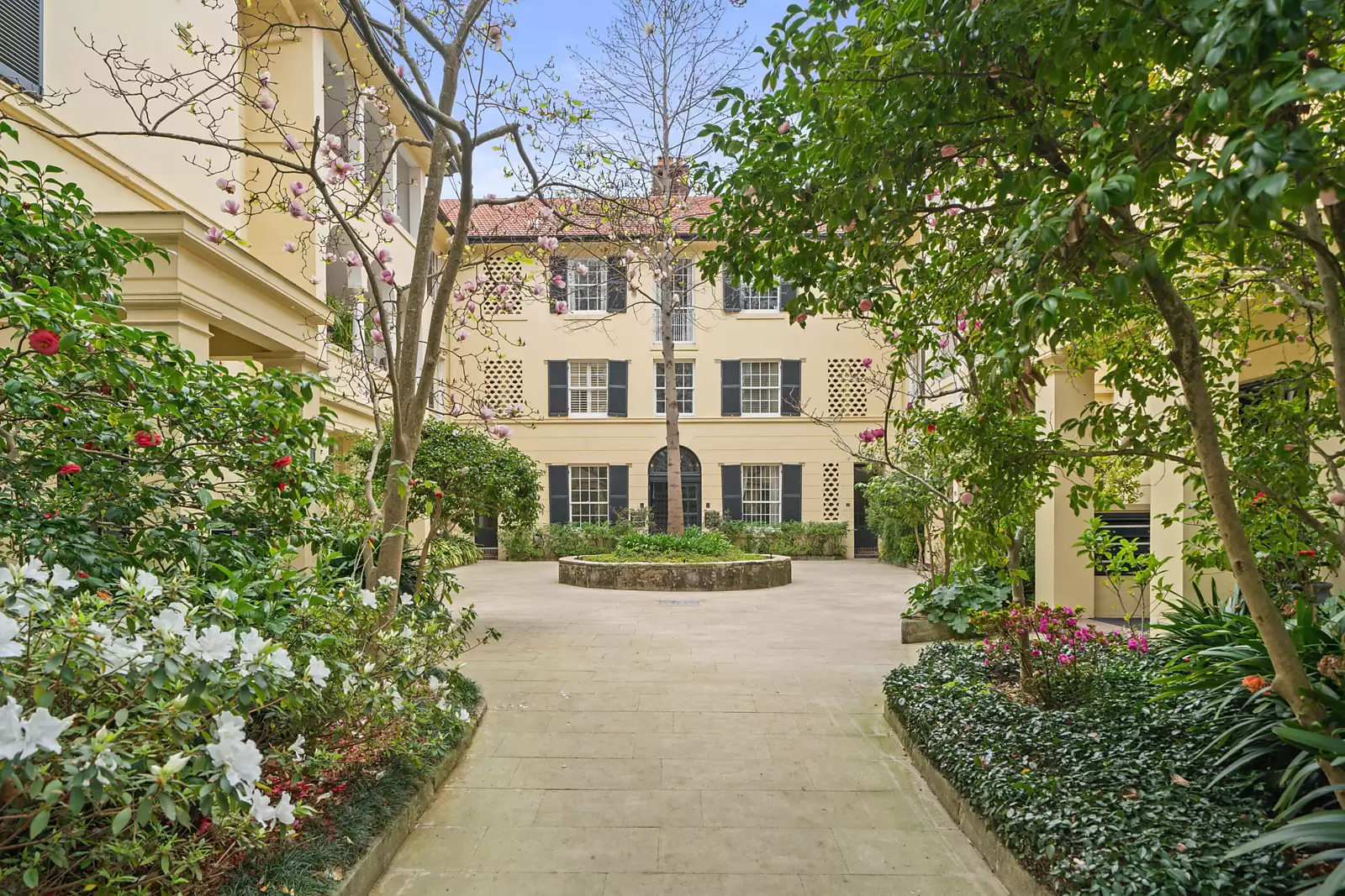 4/3 Rosemont Avenue, Woollahra Sold by Sydney Sotheby's International Realty - image 1