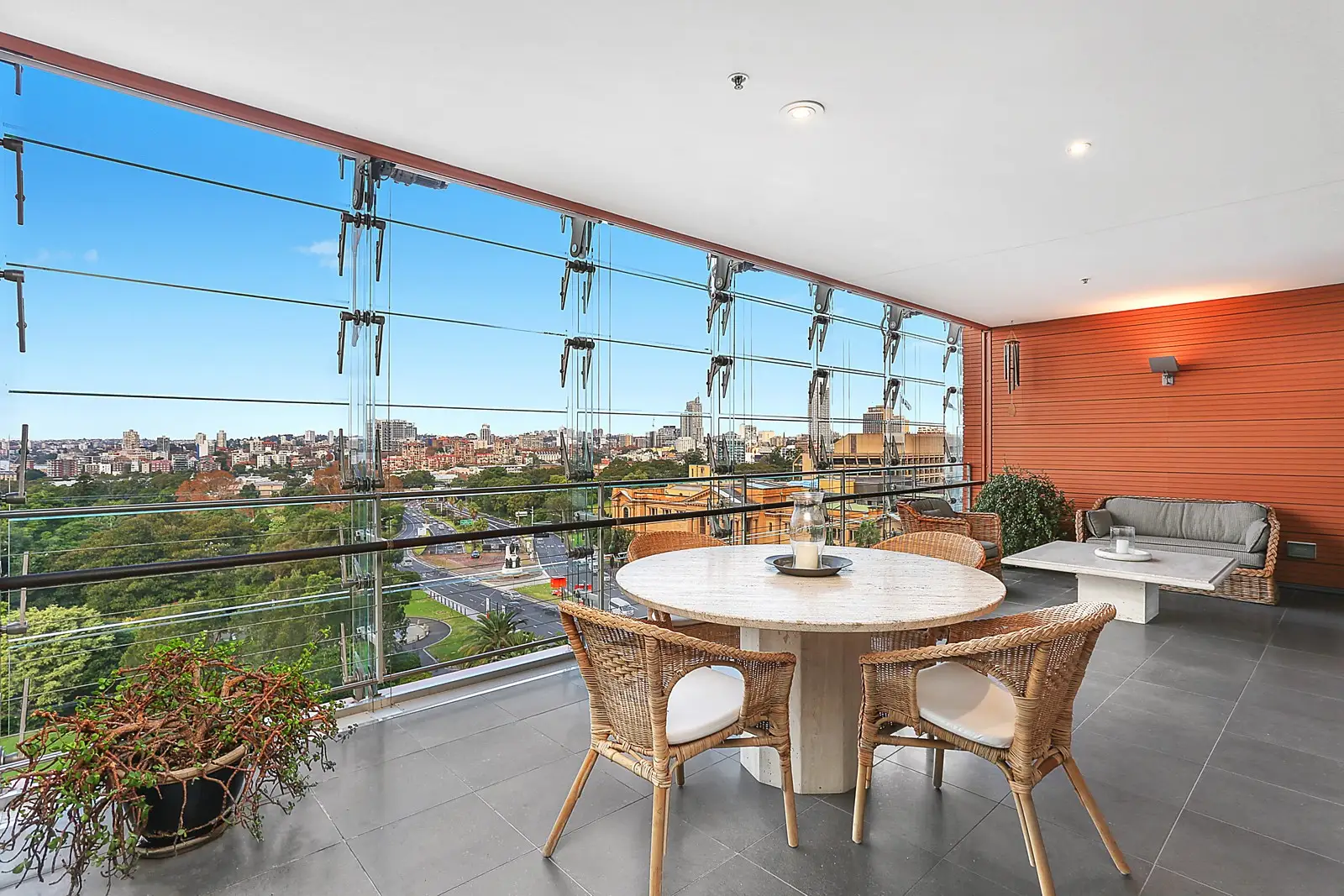 18/155 Macquarie Street, Sydney Sold by Sydney Sotheby's International Realty - image 2