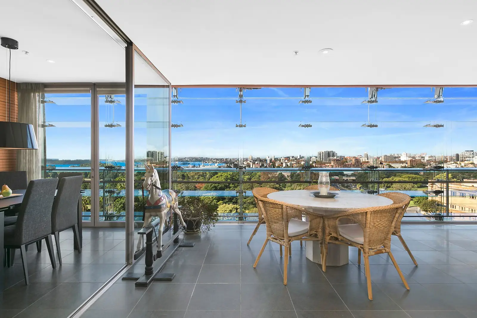 18/155 Macquarie Street, Sydney Sold by Sydney Sotheby's International Realty - image 3